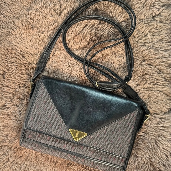 YSL Vintage Crossbody - Picture 3 of 16